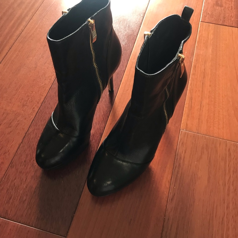 Vince Camuto Black Bootie 3” Heel Size 7 1/2 B